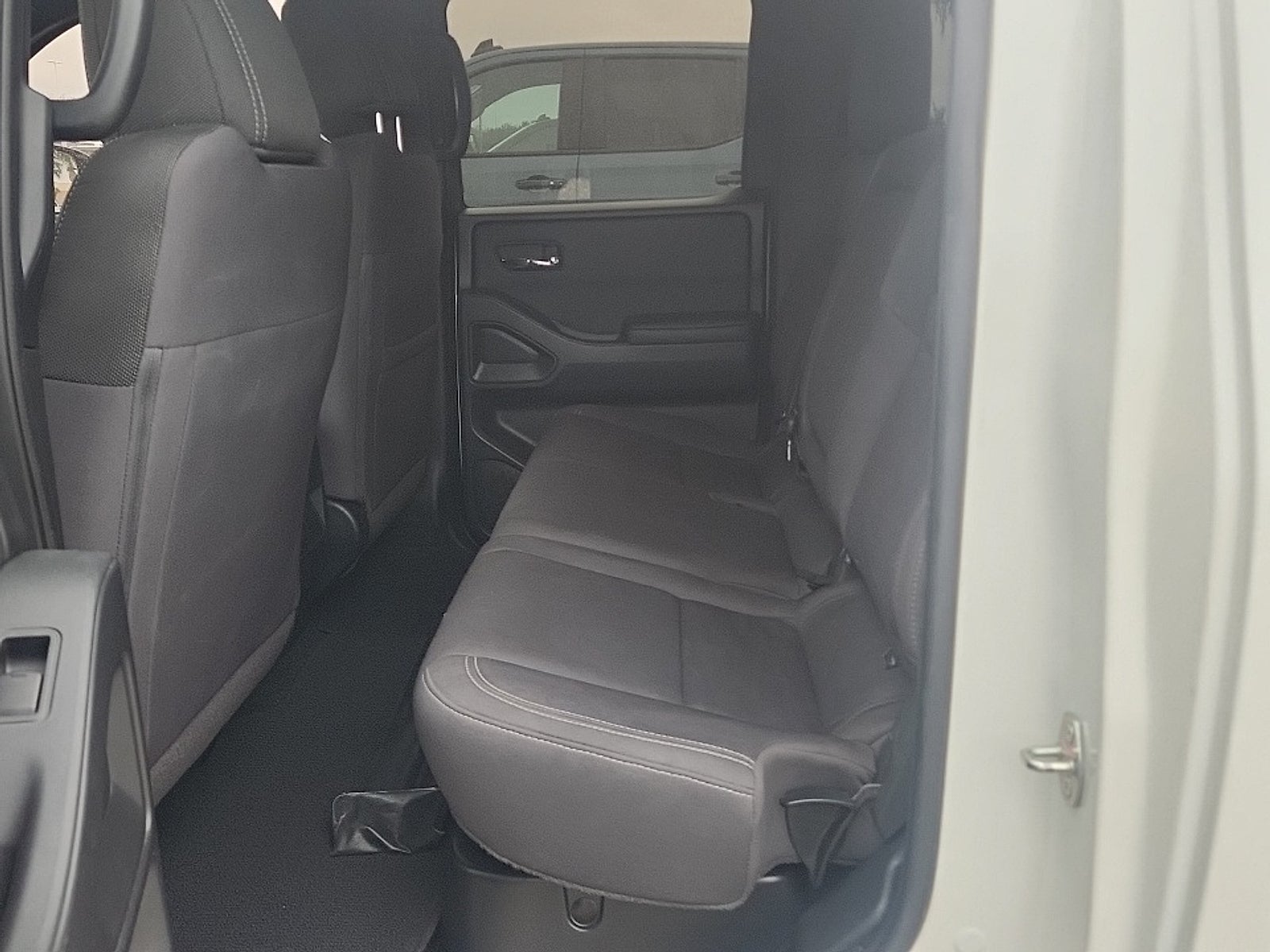 2023 Nissan Frontier Base