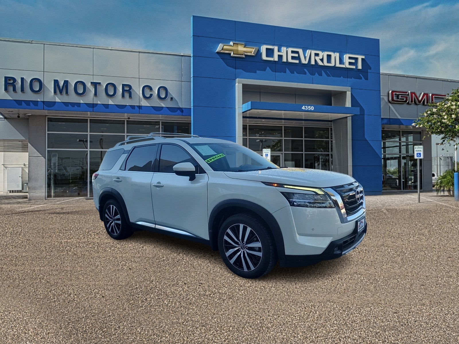 2023 Nissan Pathfinder Base